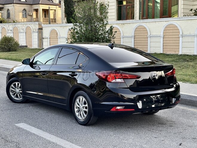 Hyundai Elantra-8