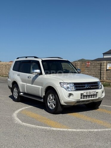 Mitsubishi Pajero-4