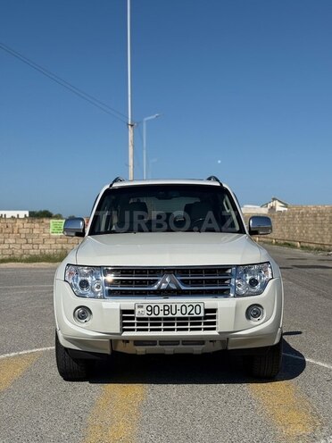 Mitsubishi Pajero-3