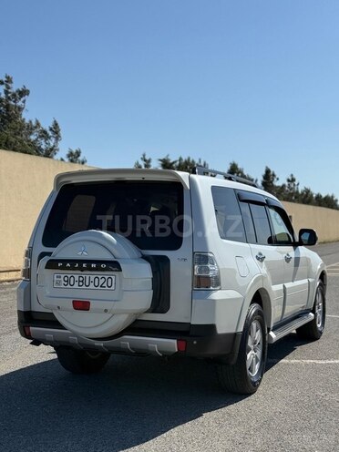 Mitsubishi Pajero-2