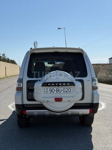 Mitsubishi Pajero-7