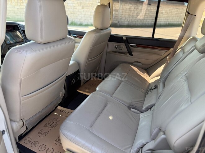Mitsubishi Pajero-10