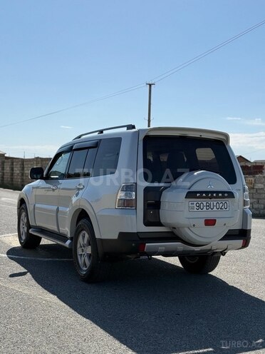 Mitsubishi Pajero-5