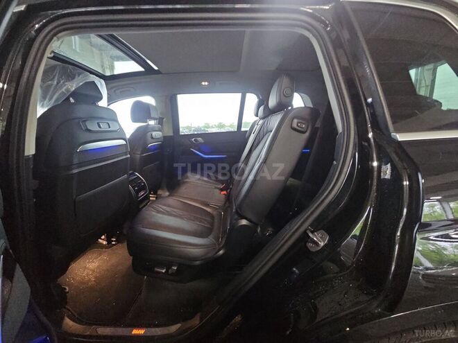BMW X7-8