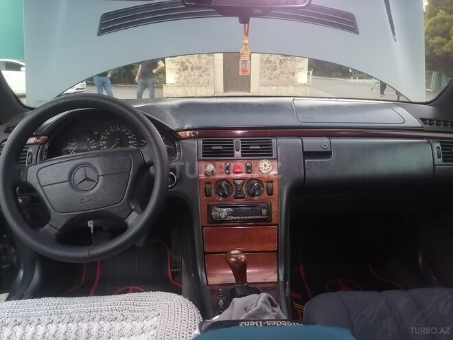 Mercedes E 200 1996, 578,000 km - 2.0 l - Qazax