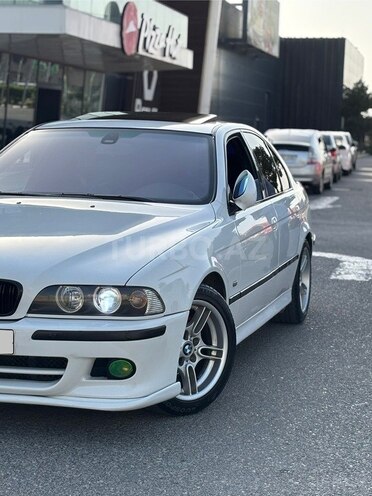BMW 525 2002, 318,000 km - 2.5 l - Bakı