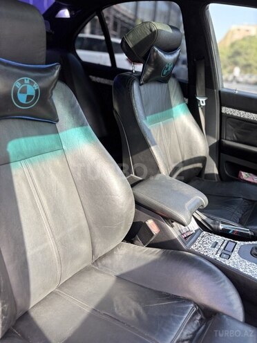 BMW 525 2002, 318,000 km - 2.5 l - Bakı