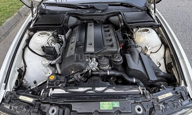 BMW 525 2002, 318,000 km - 2.5 l - Bakı