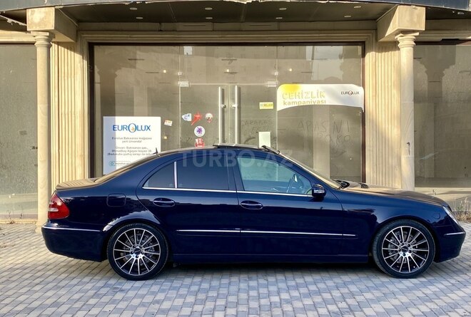 Mercedes E 320 2004, 243,000 km - 3.2 l - Bakı