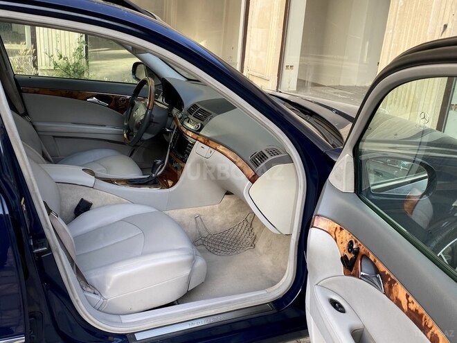 Mercedes E 320 2004, 243,000 km - 3.2 l - Bakı