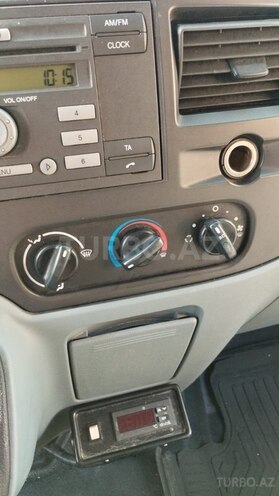 Ford Transit-10