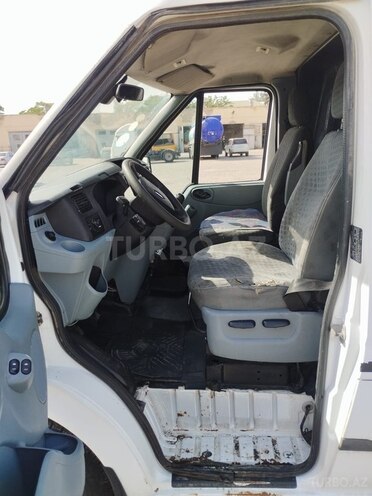 Ford Transit-11
