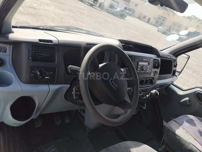 Ford Transit-7