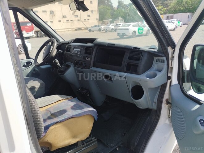 Ford Transit-9