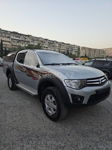 Mitsubishi L200 2014, 225,400 km - 2.5 l - Bakı