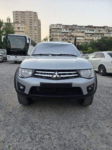 Mitsubishi L200 2014, 225,400 km - 2.5 l - Bakı