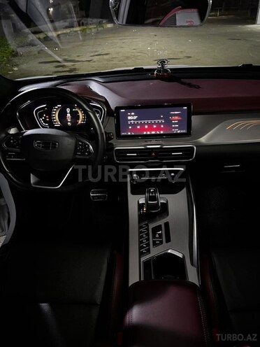 Geely Coolray-6