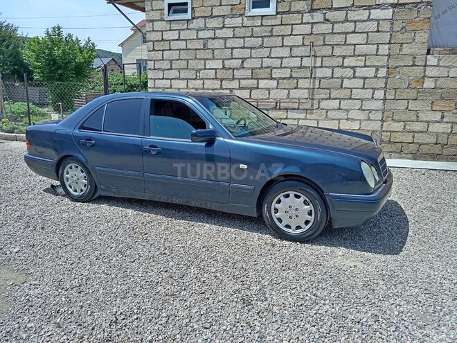Mercedes E 230 1996, 420,000 km - 2.3 l - Qusar