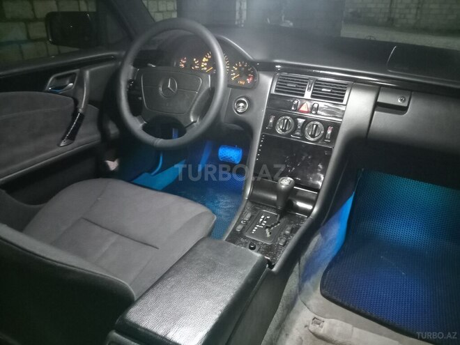 Mercedes E 230 1996, 420,000 km - 2.3 l - Qusar