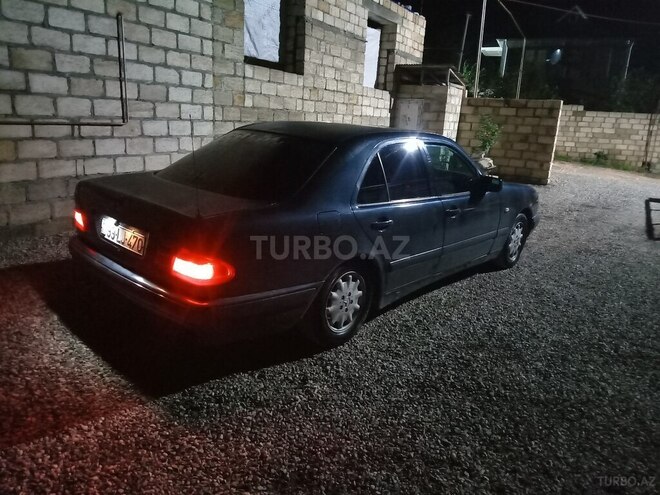 Mercedes E 230 1996, 420,000 km - 2.3 l - Qusar