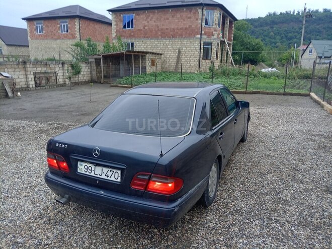 Mercedes E 230 1996, 420,000 km - 2.3 l - Qusar