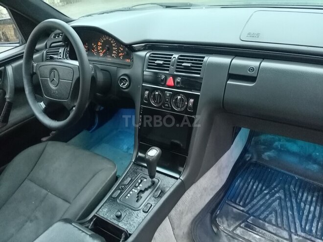 Mercedes E 230 1996, 420,000 km - 2.3 l - Qusar