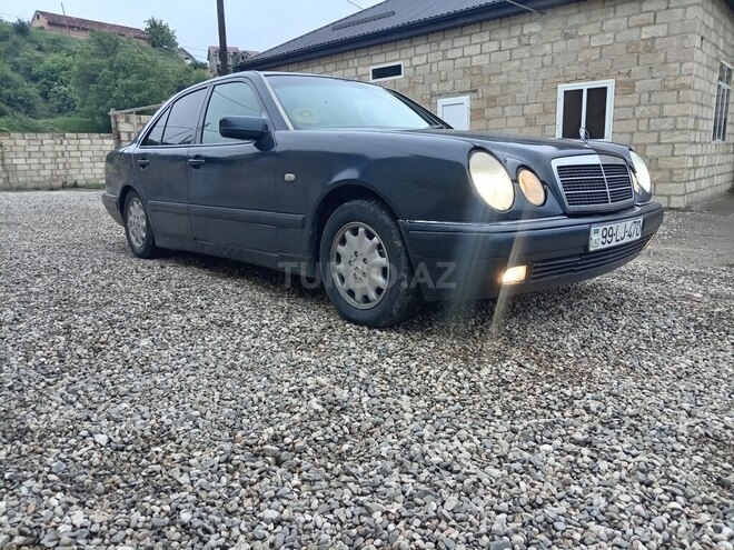 Mercedes E 230 1996, 420,000 km - 2.3 l - Qusar