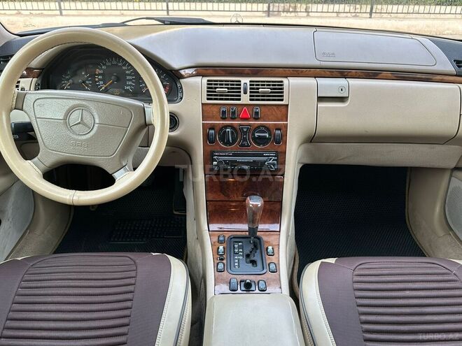 Mercedes E 240 1999, 300,000 km - 2.4 l - Şirvan