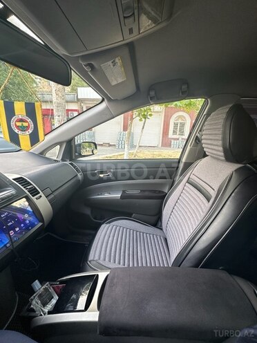 Toyota Prius-12