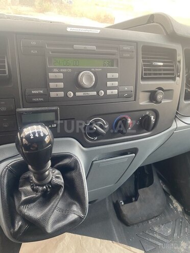 Ford Transit-3