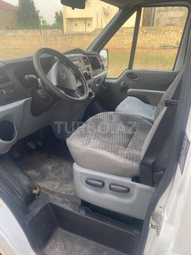 Ford Transit-5