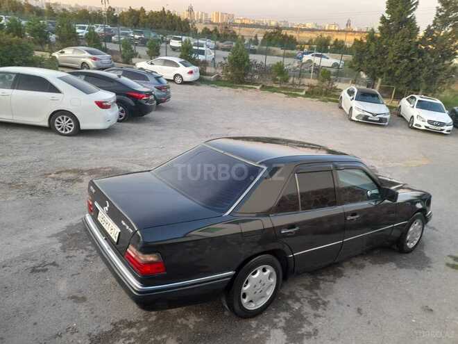 Mercedes E 220 1994, 245,000 km - 2.2 l - Bakı