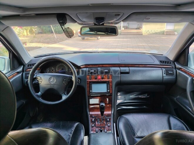 Mercedes E 280 2001, 210,000 km - 2.8 l - Qazax