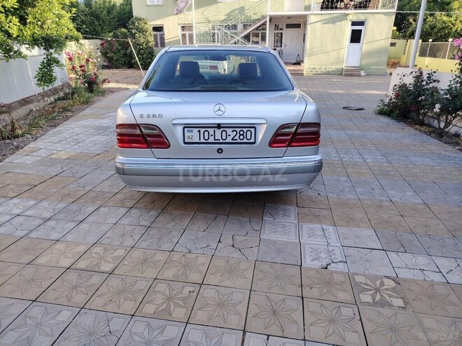 Mercedes E 280 2001, 210,000 km - 2.8 l - Qazax