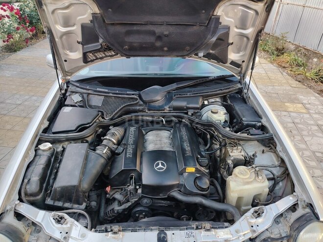 Mercedes E 280 2001, 210,000 km - 2.8 l - Qazax