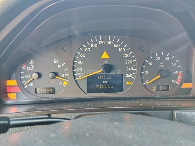 Mercedes E 280 2001, 210,000 km - 2.8 l - Qazax