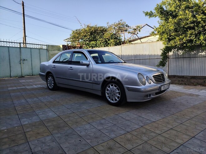 Mercedes E 280 2001, 210,000 km - 2.8 l - Qazax