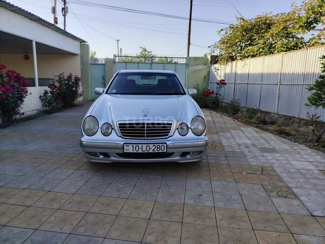Mercedes E 280 2001, 210,000 km - 2.8 l - Qazax