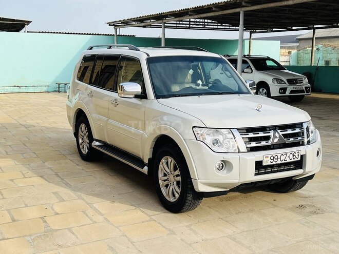 Mitsubishi Pajero 2010, 233,000 km - 3.5 л - Bakı