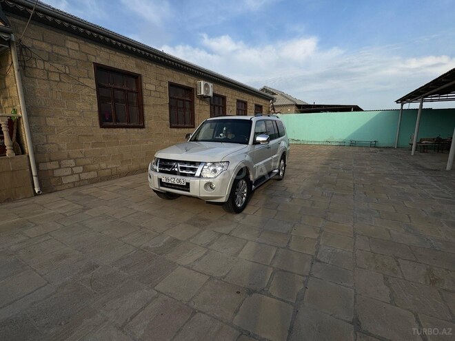 Mitsubishi Pajero 2010, 233,000 km - 3.5 л - Bakı