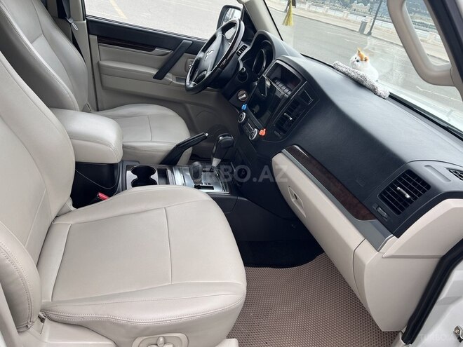 Mitsubishi Pajero 2010, 233,000 km - 3.5 л - Bakı