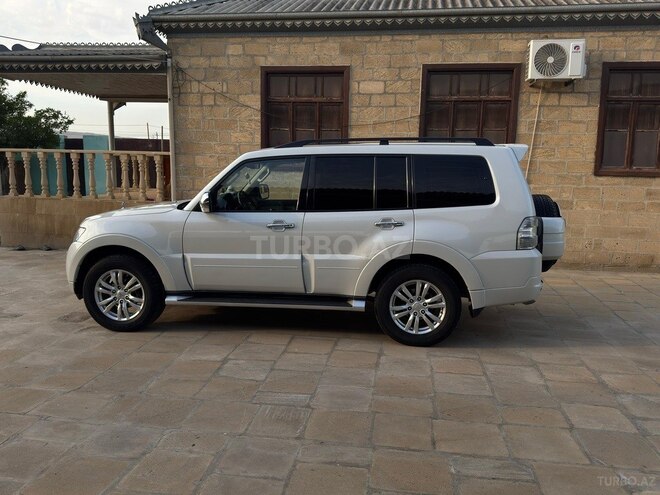 Mitsubishi Pajero 2010, 233,000 km - 3.5 л - Bakı