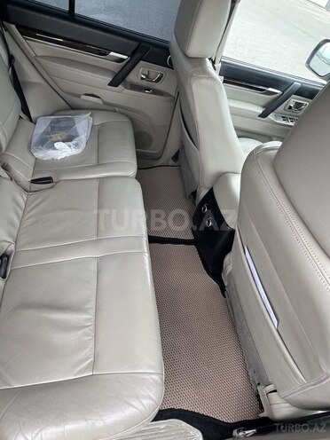 Mitsubishi Pajero 2010, 233,000 km - 3.5 л - Bakı