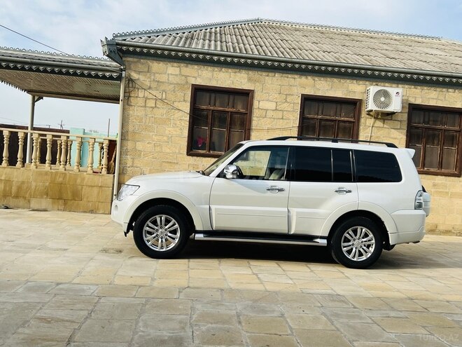 Mitsubishi Pajero 2010, 233,000 km - 3.5 л - Bakı