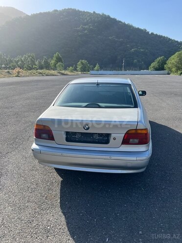BMW 525 2001, 389,000 km - 2.5 l - Bakı