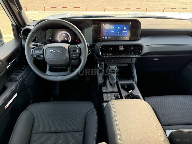 Toyota Land Cruiser Prado-19