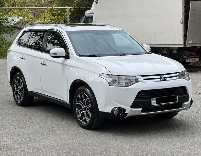 Mitsubishi Outlander 2014, 300,000 km - 2.4 l - Bakı