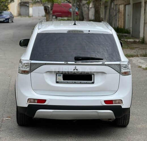 Mitsubishi Outlander 2014, 300,000 km - 2.4 l - Bakı