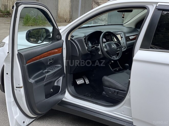 Mitsubishi Outlander 2014, 300,000 km - 2.4 l - Bakı