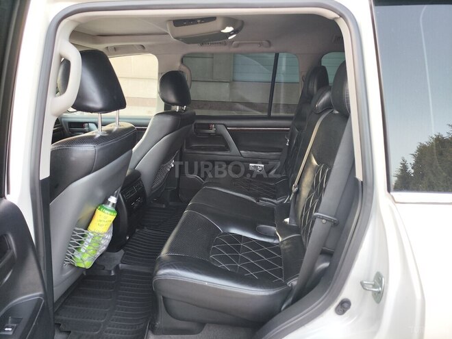 Toyota Land Cruiser-10